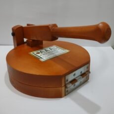 Wooden roti maker